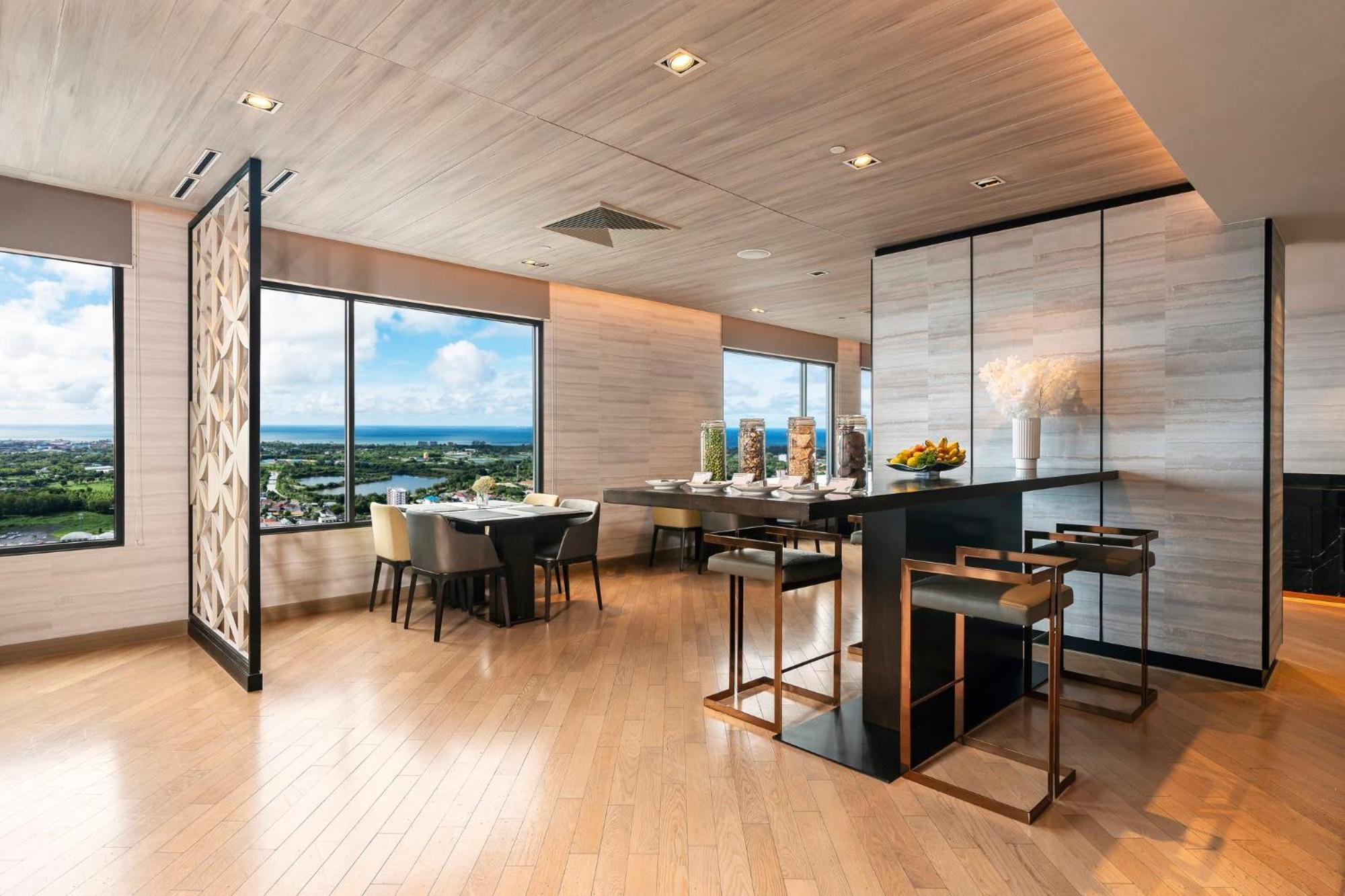 Holiday Inn & Suites Rayong City Centre By Ihg Esterno foto