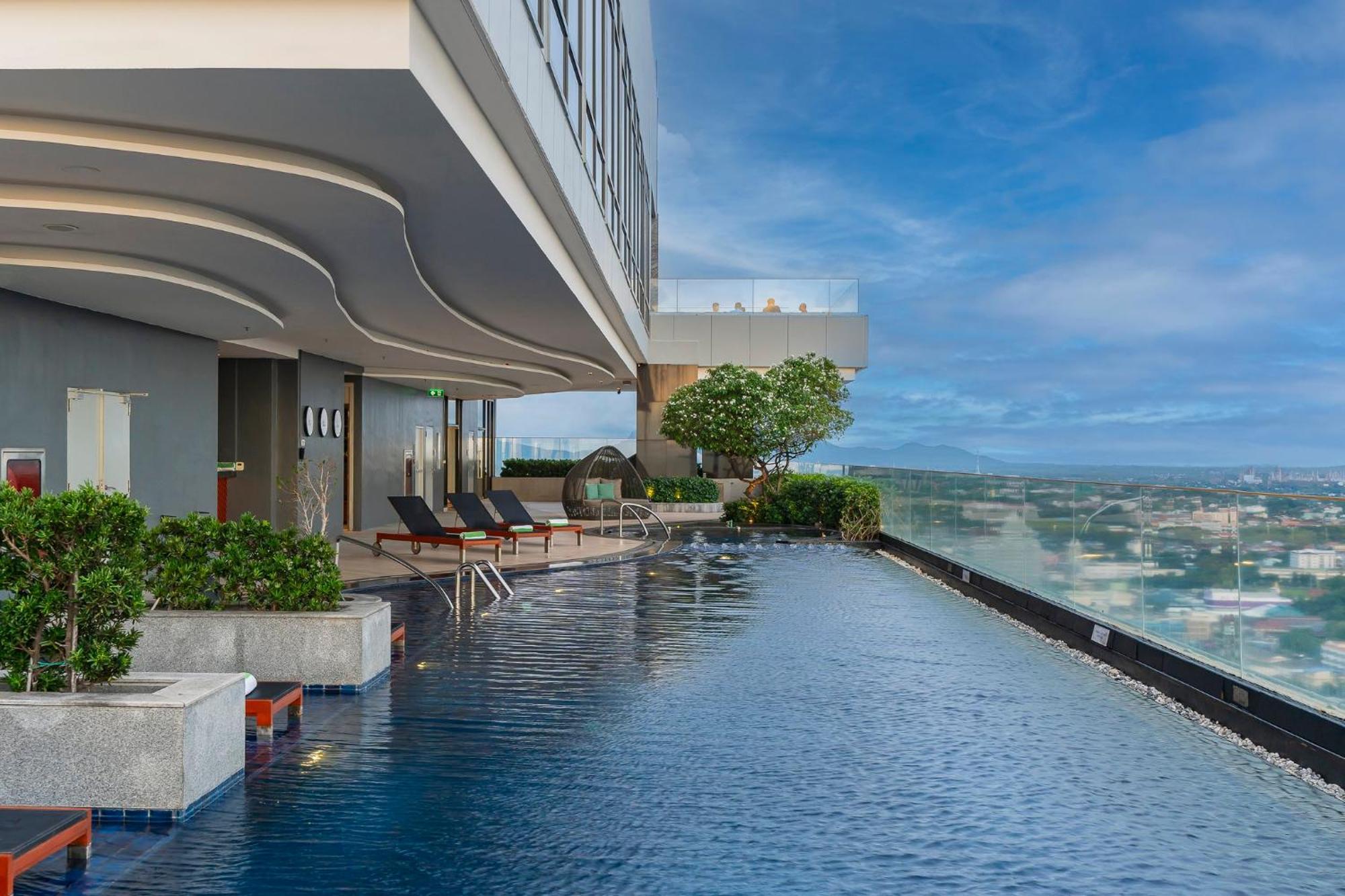 Holiday Inn & Suites Rayong City Centre By Ihg Esterno foto