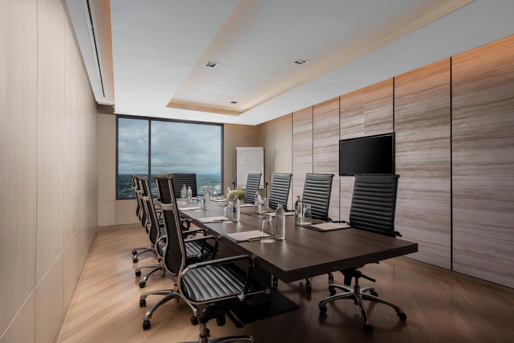 Holiday Inn & Suites Rayong City Centre By Ihg Esterno foto