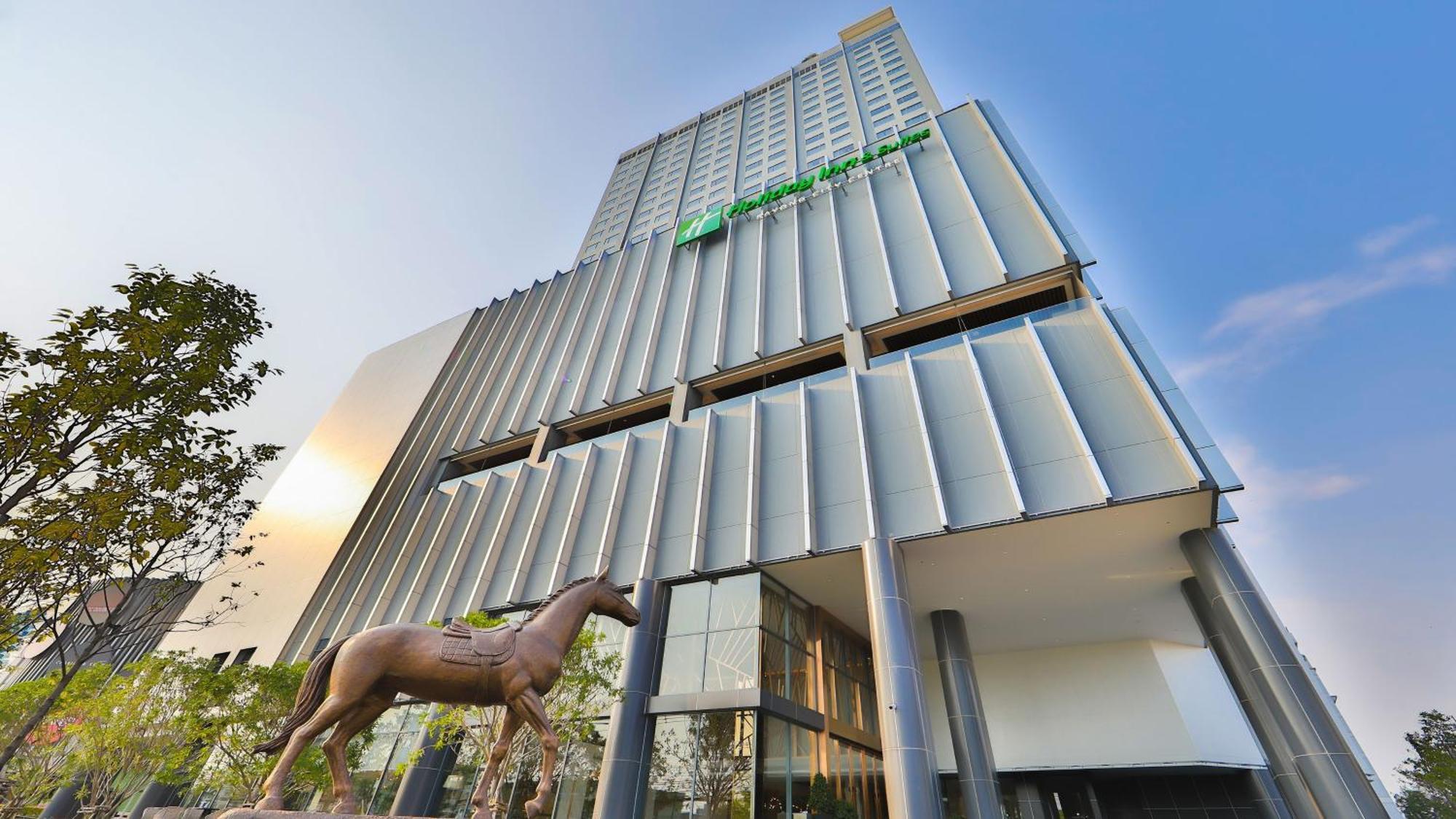 Holiday Inn & Suites Rayong City Centre, An Ihg Hotel Esterno foto