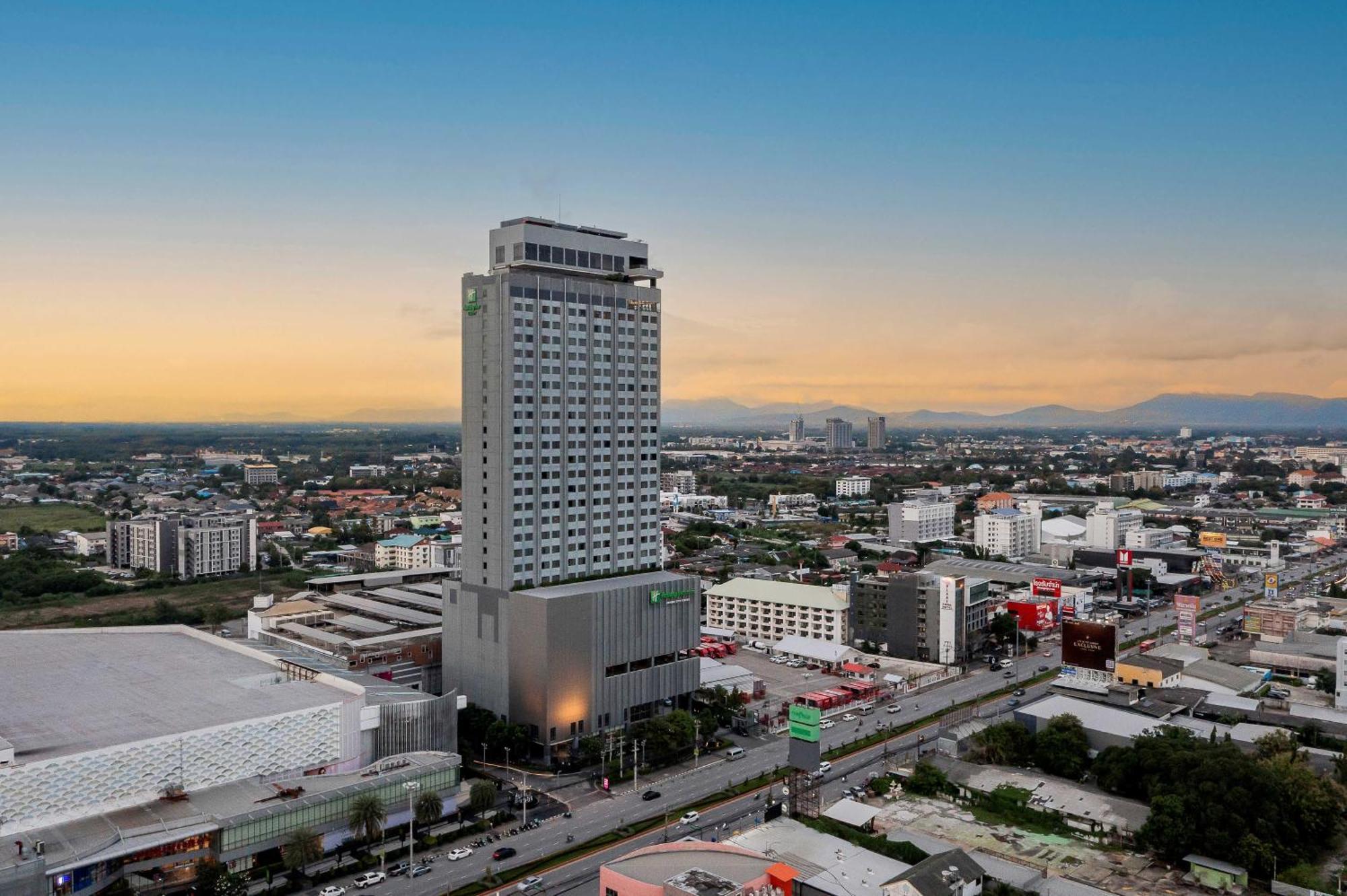 Holiday Inn & Suites Rayong City Centre By Ihg Esterno foto