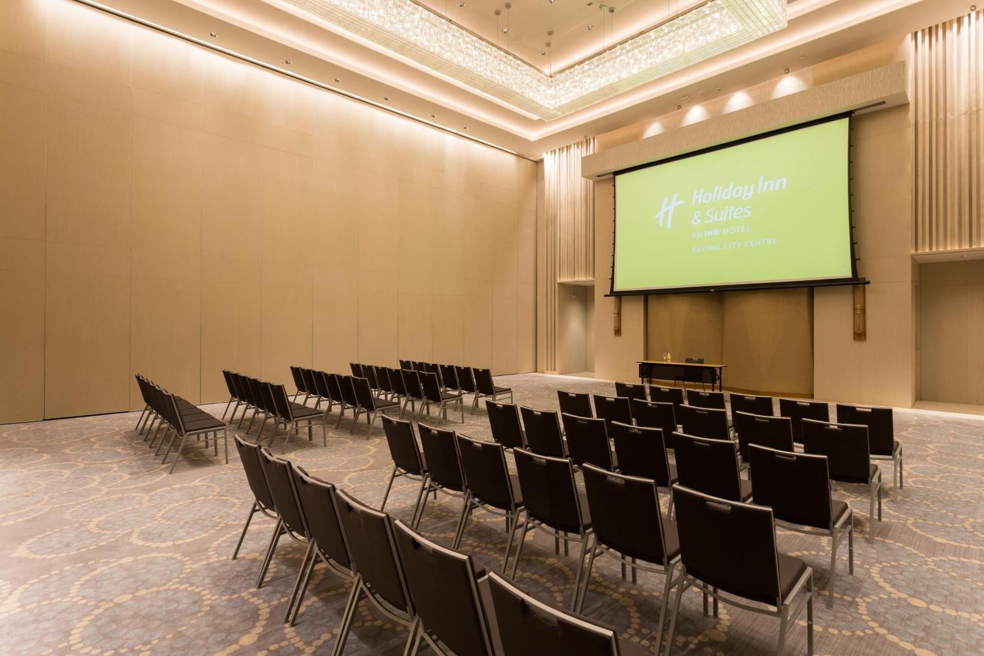 Holiday Inn & Suites Rayong City Centre By Ihg Esterno foto